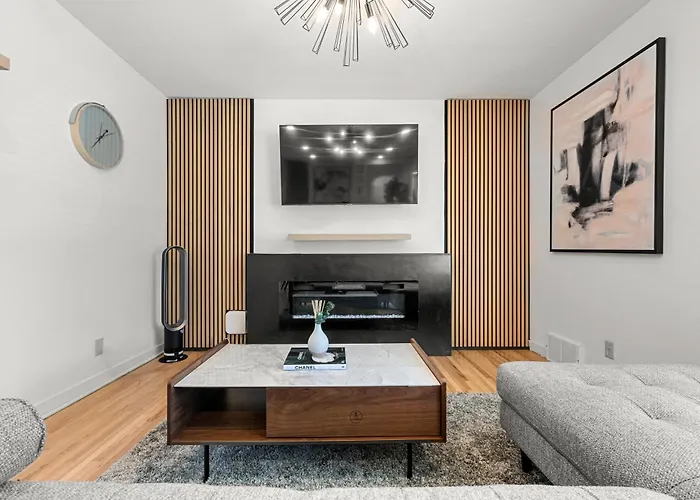 3Bd Luxury Home, Steps To Calgary Dt, River, Hospital