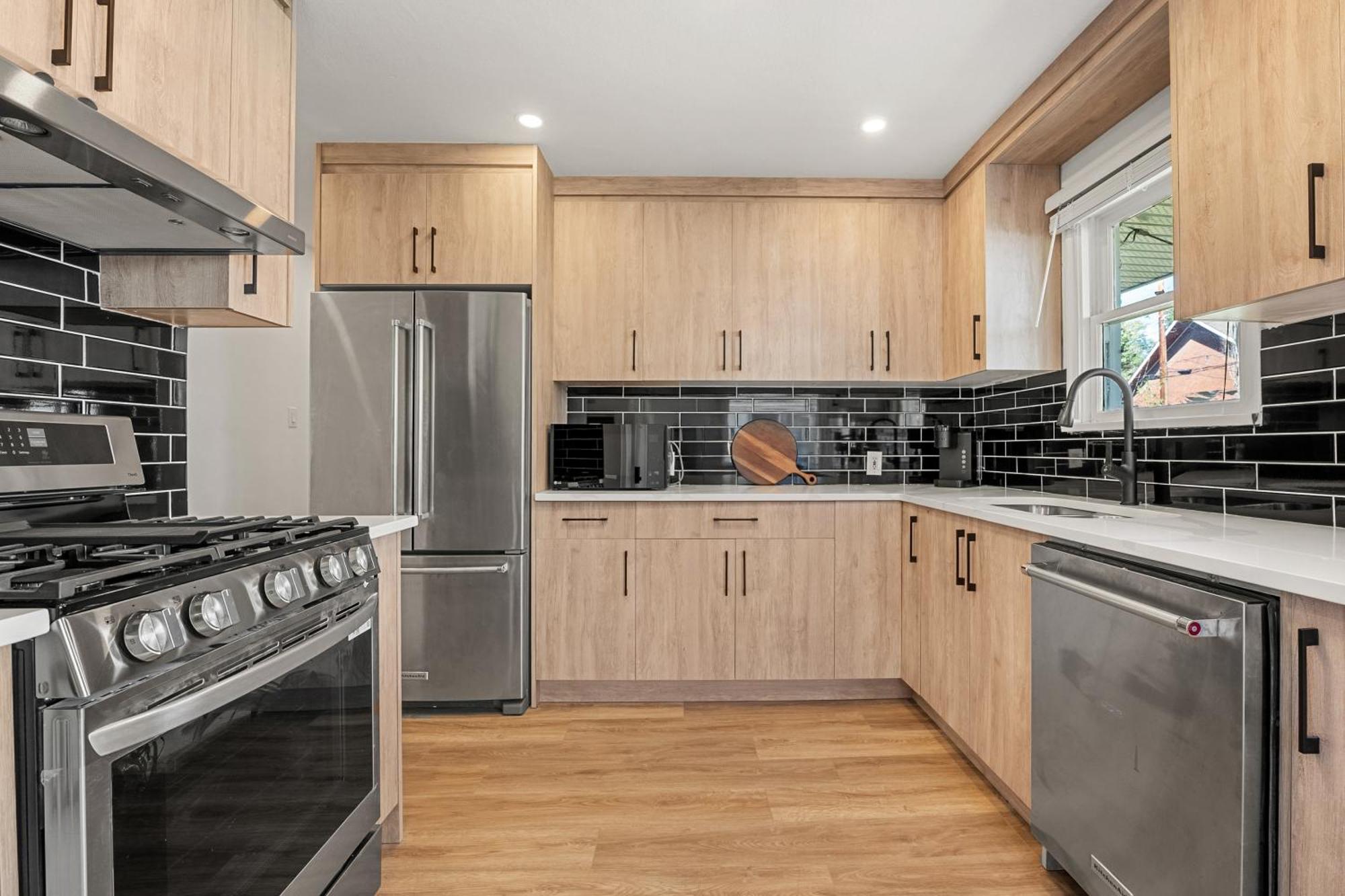 Apartment 3bd Luxury Home, Steps To Dt, River, Hospital Calgary