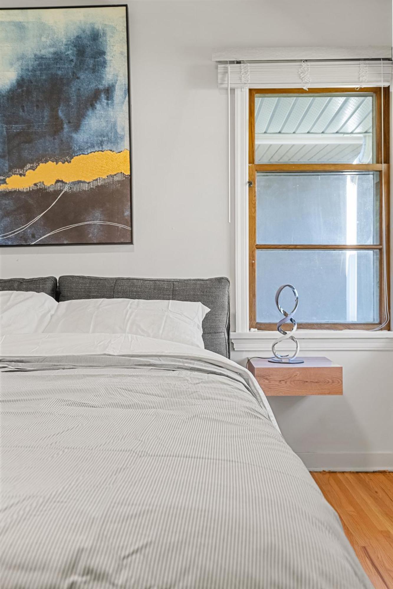 Apartment 3bd Luxury Home, Steps To Dt, River, Hospital Calgary