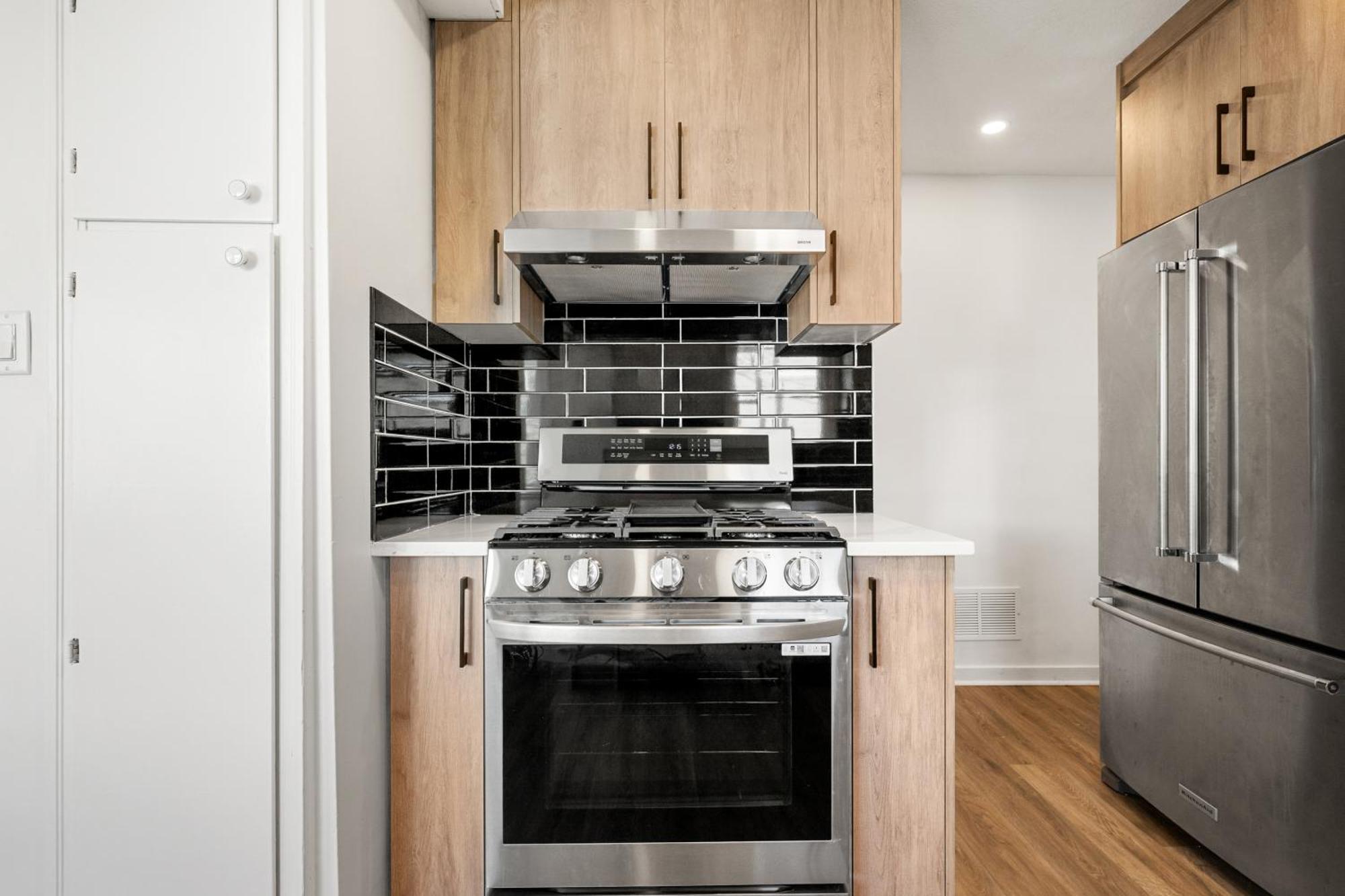 Apartment 3bd Luxury Home, Steps To Dt, River, Hospital Calgary